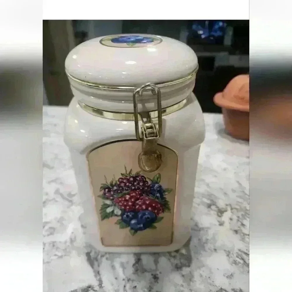 Knott’s Berry Farm Vintage Ceramic Cookie Jar Food Storage Container Good Cond.